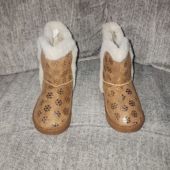 Olivia Miller Girls' Snow Days Snowflake Boot Size 2 - Picture 2 of 5